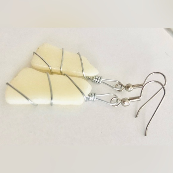 Seaglass earrings - sea glass - hurricane remnants - beach glass - ocean jewelry - Picture 2 of 6